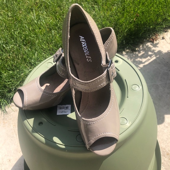 AEROSOLES Shoes - AEROSOLES  NEW 3 Inches  Peekaboo